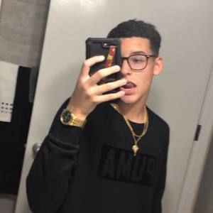 Meet your Posher, Luis